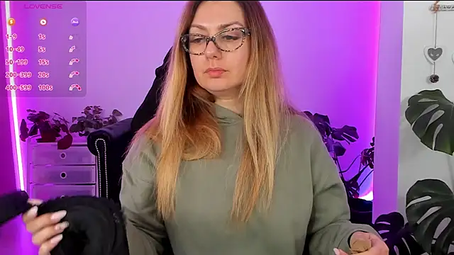 LindaWhite  online show from 02.10.25