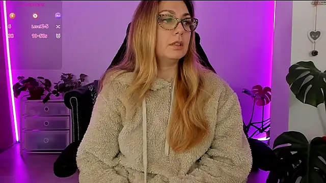 LindaWhite  online show from 03.05.25