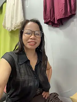 Snapshot of honghong_mother chatting on 06.15.26 honghong mother online show from 06.15.26