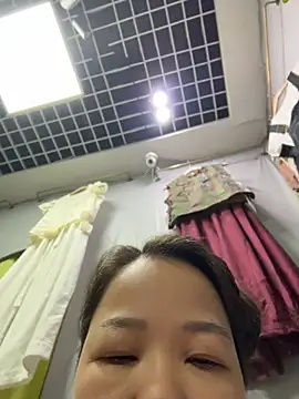 Snapshot of honghong_mother chatting on 06.26.26 honghong mother online show from 06.26.26