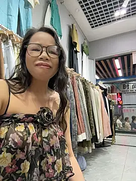 Snapshot of honghong_mother chatting on 07.18.26 honghong mother online show from 07.18.26