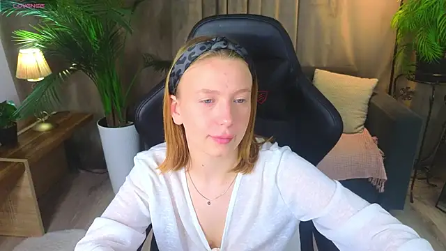 Snapshot of BeatriceLoven chatting on 06.12.26 BeatriceLoven online show from 06.12.26