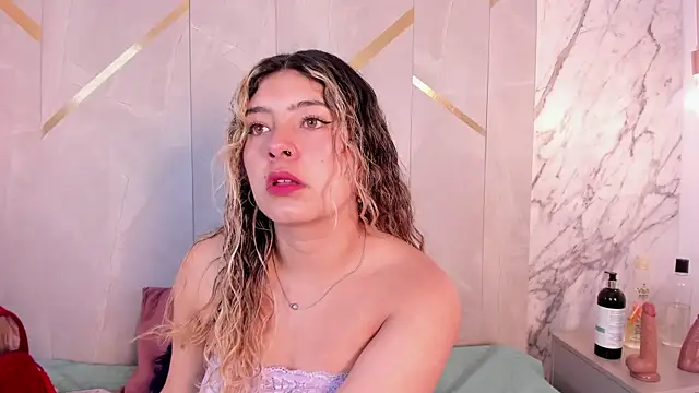 Snapshot of ChloeBelle_ chatting on 06.18.26 ChloeBelle online show from 06.18.26