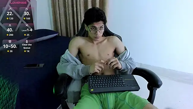 Snapshot of Ithan_Hott chatting on 06.19.26 Ithan Hott online show from 06.19.26