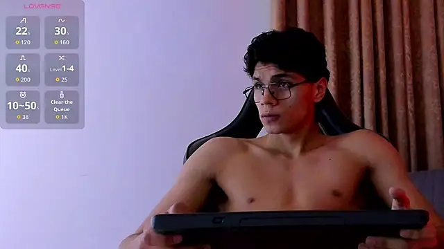 Snapshot of Ithan_Hott chatting on 06.21.26 Ithan Hott online show from 06.21.26