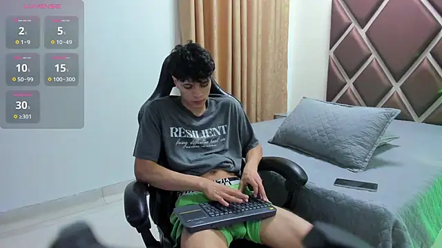 Snapshot of Ithan_Hott chatting on 07.18.26 Ithan Hott online show from 07.18.26