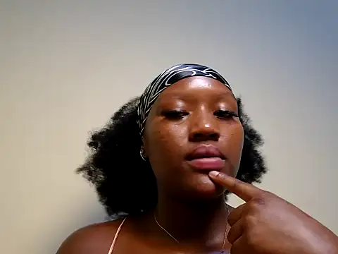 Snapshot of sexyroznnah chatting on 06.25.26 sexyroznnah online show from 06.25.26