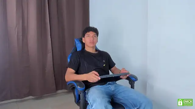 Snapshot of Maximiliano_Young chatting on 06.11.26 Maximiliano Young online show from 06.11.26