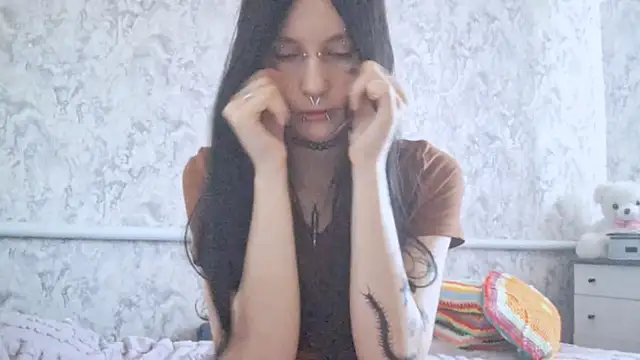 Snapshot of KrissyHiott chatting on 06.22.26 KrissyHiott online show from 06.22.26