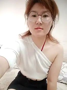 Snapshot of gaoyan880526 chatting on 06.21.26 gaoyan880526 online show from 06.21.26