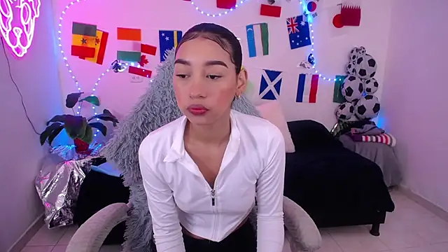 Snapshot of mia_cute_girl chatting on 07.03.26 mia cute girl online show from 07.03.26
