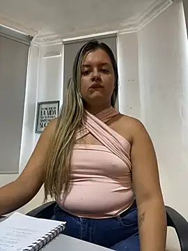 Snapshot of azulskyer chatting on 07.03.26 azulskyer online show from 07.03.26