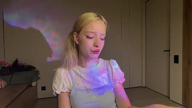 Snapshot of Anny_qte chatting on 06.22.26 Anny qte online show from 06.22.26