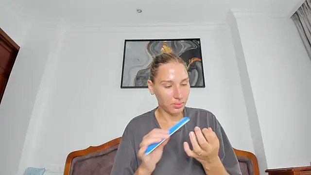 Snapshot of SofiClimbing chatting on 10.25.25 SofiClimbing online show from 10.25.25