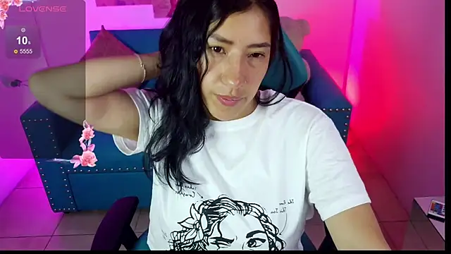 Snapshot of violetta_4m chatting on 06.24.26 violetta 4m online show from 06.24.26