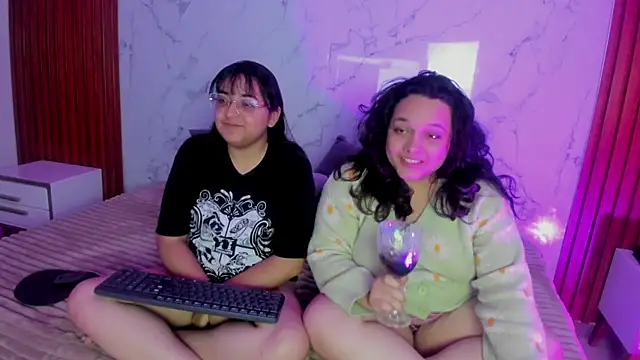 Snapshot of genesis_y_moon chatting on 06.21.26 genesis y moon online show from 06.21.26