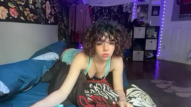 Snapshot of petitewhitebaee chatting on 06.15.26 petitewhitebaee online show from 06.15.26