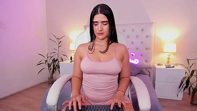 Snapshot of Tiffanny_Gomez chatting on 06.25.26 Tiffanny Gomez online show from 06.25.26