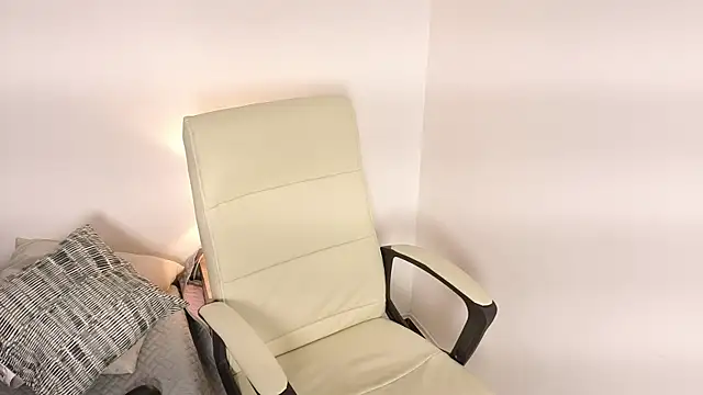 Snapshot of zoemoon1_ chatting on 07.18.26 zoemoon1 online show from 07.18.26