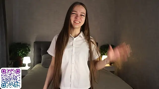 Snapshot of PearleKalmen chatting on 06.19.26 PearleKalmen online show from 06.19.26