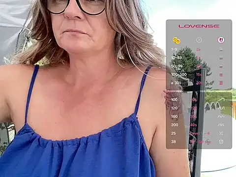 Snapshot of DirtyMarie80 chatting on 06.18.26 DirtyMarie80 online show from 06.18.26