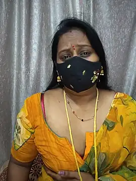 Snapshot of Nithya_ chatting on 07.10.26 Nithya online show from 07.10.26