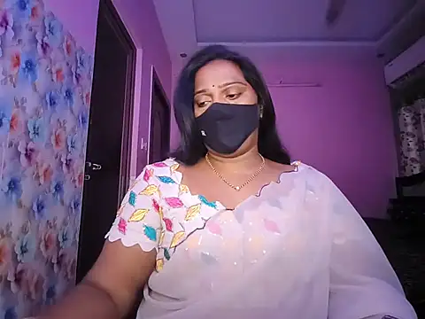 Snapshot of Meenakshy chatting on 07.07.26 Meenakshy online show from 07.07.26