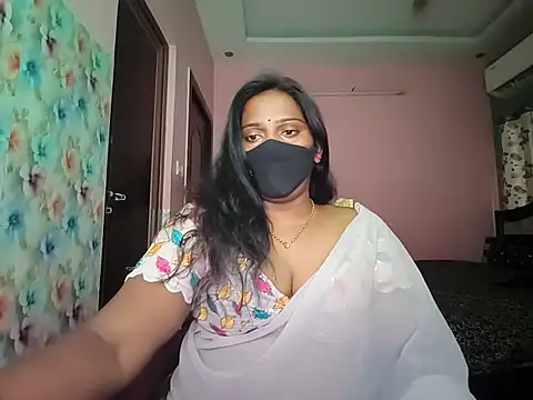 Snapshot of Meenakshy chatting on 07.07.26 Meenakshy online show from 07.07.26