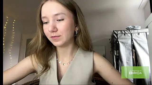 Snapshot of smalllisa chatting on 07.18.26 smalllisa online show from 07.18.26