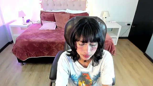 Snapshot of kat_cute__ chatting on 06.17.26 kat cute online show from 06.17.26