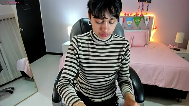 Snapshot of kat_cute__ chatting on 06.21.26 kat cute online show from 06.21.26