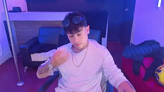 angel still  online show from 07.10.26