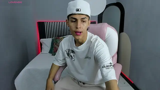 Snapshot of Axel_Mendozaa chatting on 06.24.26 Axel Mendozaa online show from 06.24.26