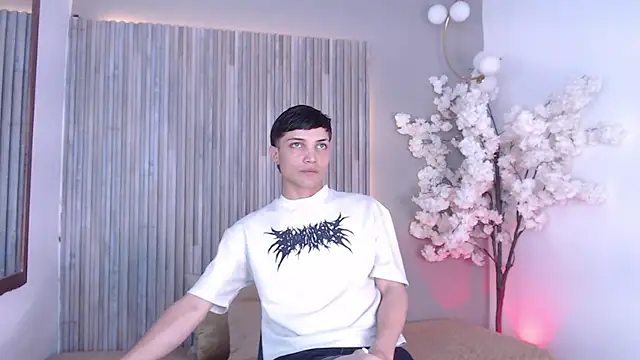Snapshot of Jay_Smile chatting on 06.10.26 Jay Smile online show from 06.10.26