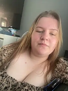 Snapshot of Curvy_Vanilla chatting on 06.23.26 Curvy Vanilla online show from 06.23.26