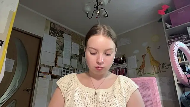 Snapshot of Aileyn chatting on 06.23.26 Aileyn online show from 06.23.26