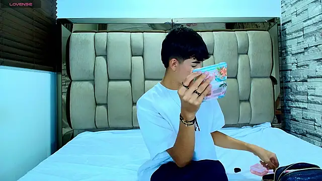 Carolynfoster  online show from 06.26.26