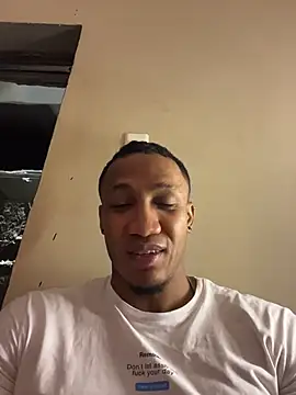 Snapshot of LoganVarela chatting on 07.21.26 LoganVarela online show from 07.21.26