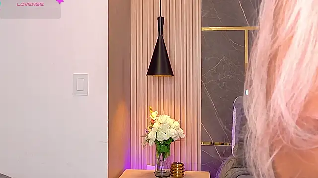 Charlotte-Brandt online show from 06.12.26