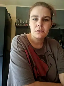 GoldenWifee online show from 06.10.26