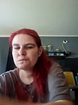 GoldenWifee online show from 06.17.26