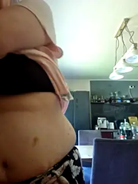GoldenWifee online show from 06.18.26