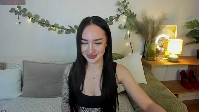 Snapshot of MayaGlamour chatting on 06.16.26 MayaGlamour online show from 06.16.26