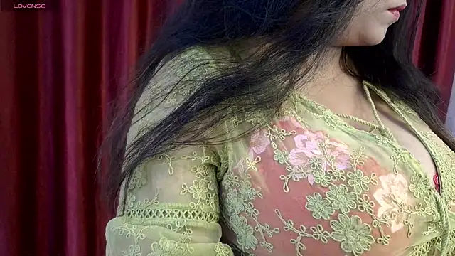 Snapshot of hey_rhea chatting on 07.19.26 hey rhea online show from 07.19.26