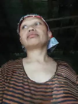 Snapshot of Ila-min chatting on 06.19.26 Ila-min online show from 06.19.26