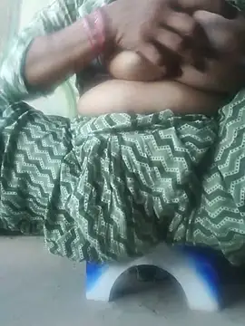 Snapshot of Your_Bhabhi69 chatting on 07.05.26 Your Bhabhi69 online show from 07.05.26