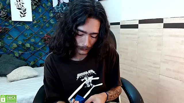 Snapshot of bigcock_robert chatting on 07.11.26 bigcock robert online show from 07.11.26