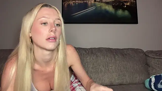 Snapshot of chelseapaigee chatting on 06.19.26 chelseapaigee online show from 06.19.26