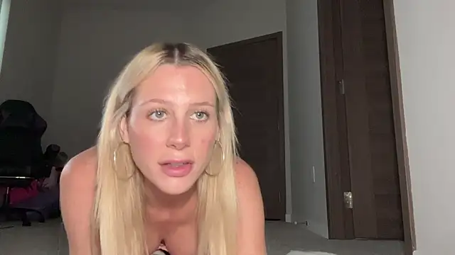 Snapshot of chelseapaigee chatting on 07.19.26 chelseapaigee online show from 07.19.26