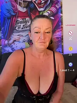 Snapshot of MumGabriela chatting on 07.25.26 MumGabriela online show from 07.25.26